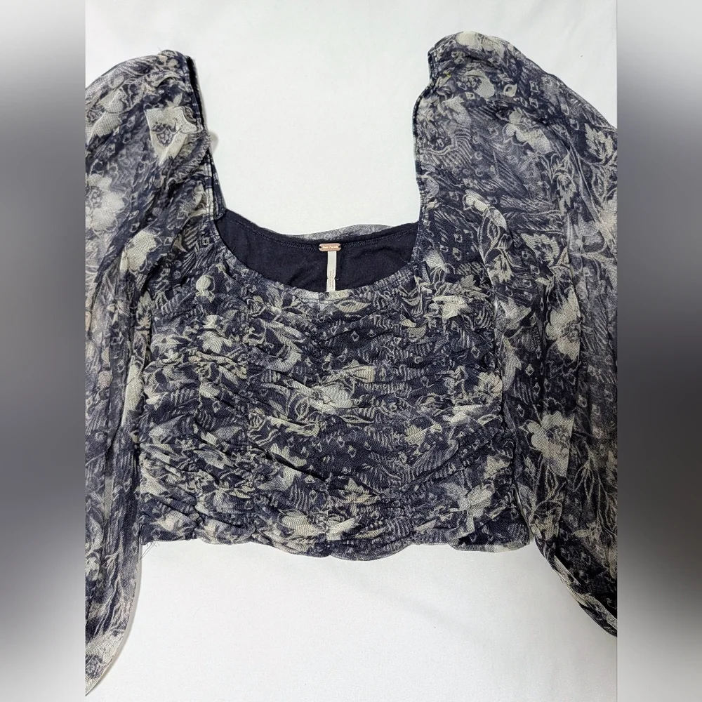 Free People Ruched Floral Puff Sleeve Crop Top Size Medium